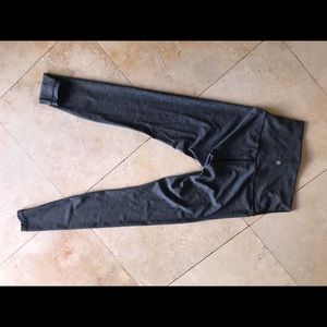 Lululemon Wunder Unders! Perfect condition